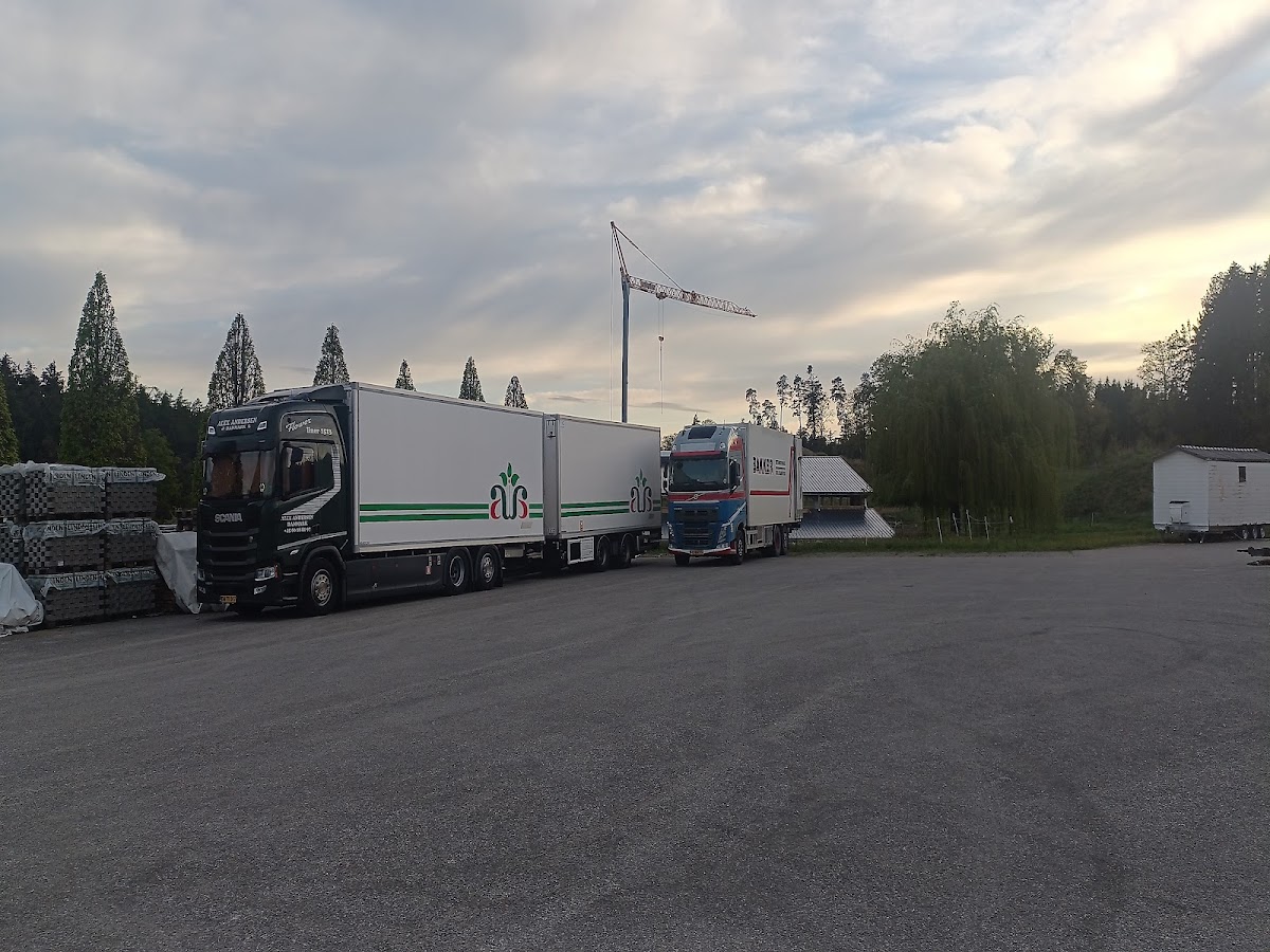 682e3a1143893